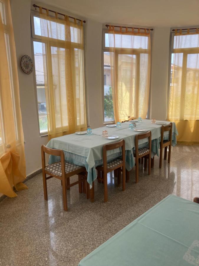 Hotel L'Ancora 라 칼레타 외부 사진