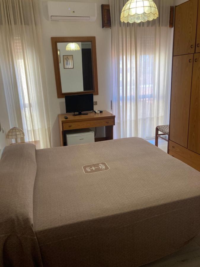 Hotel L'Ancora 라 칼레타 외부 사진