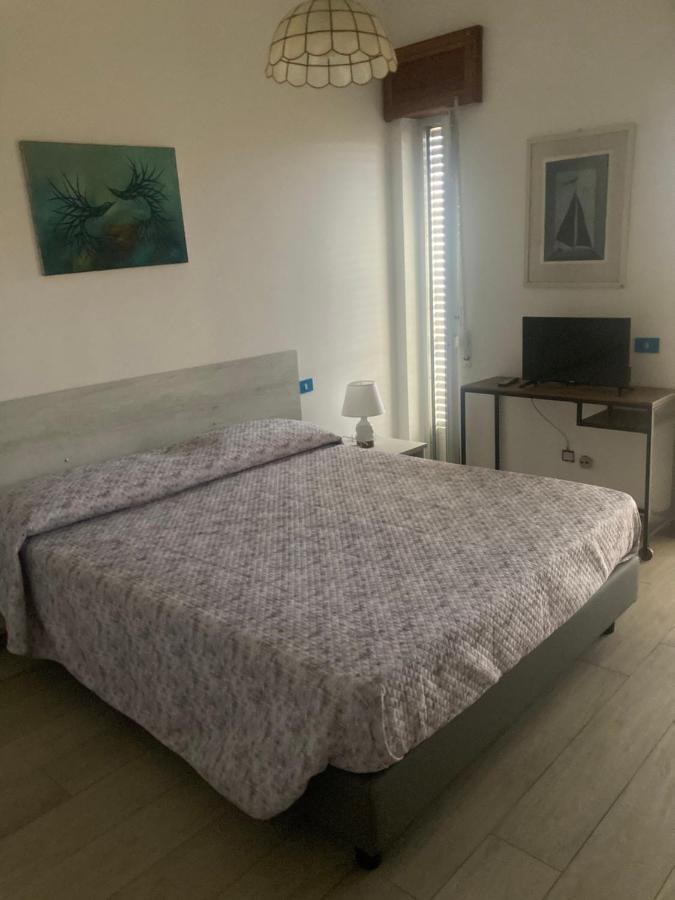 Hotel L'Ancora 라 칼레타 외부 사진
