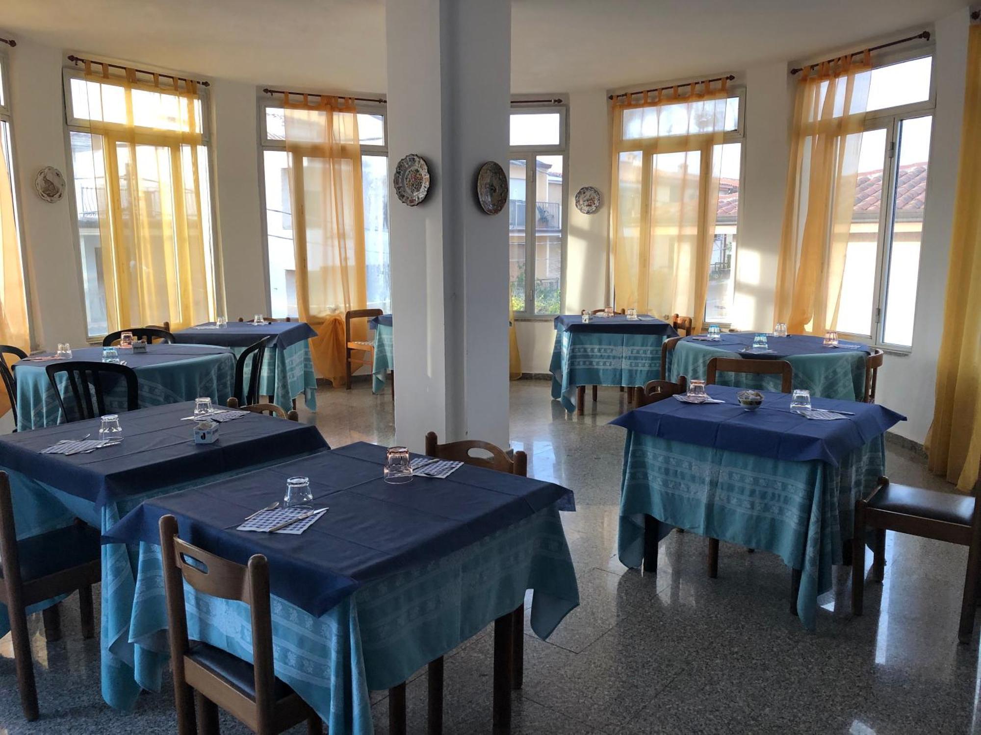 Hotel L'Ancora 라 칼레타 외부 사진