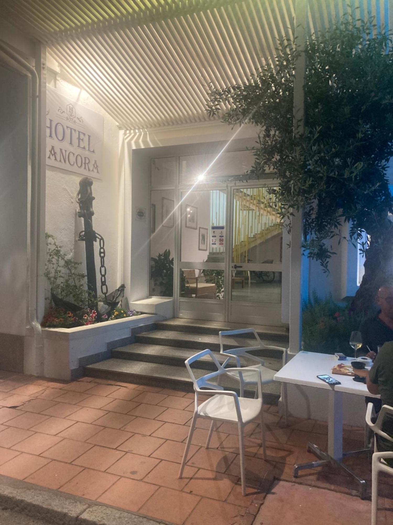 Hotel L'Ancora 라 칼레타 외부 사진